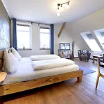 Kanal 33 Bed & Breakfast