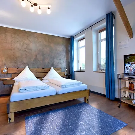 Kanal 33 Bed & Breakfast 4*