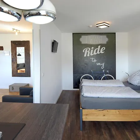 Kanal 33 Bed & Breakfast Schafstedt