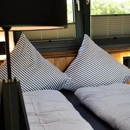 Kanal 33 Bed & Breakfast 4*